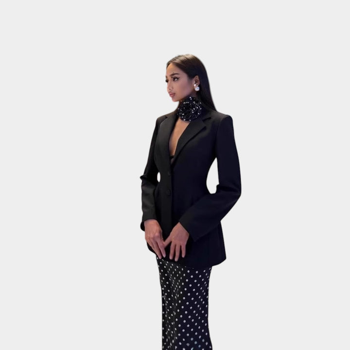 Chic à Petits Pois - Tenue fantaisie à pois – foulard inclus.