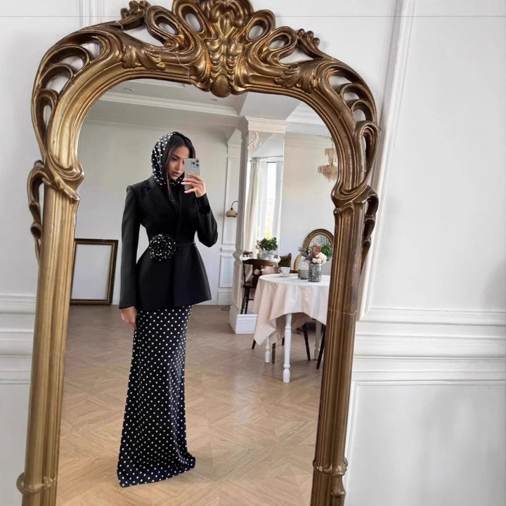 Chic à Petits Pois - Tenue fantaisie à pois – foulard inclus.