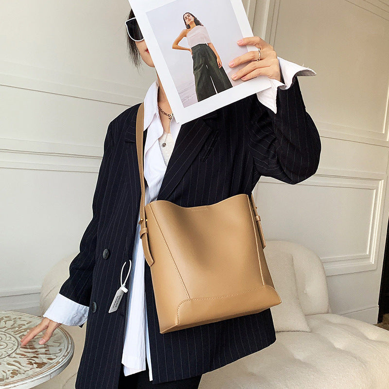 Sac seau à bandoulière en cuir pour femme, capacité d'épaule